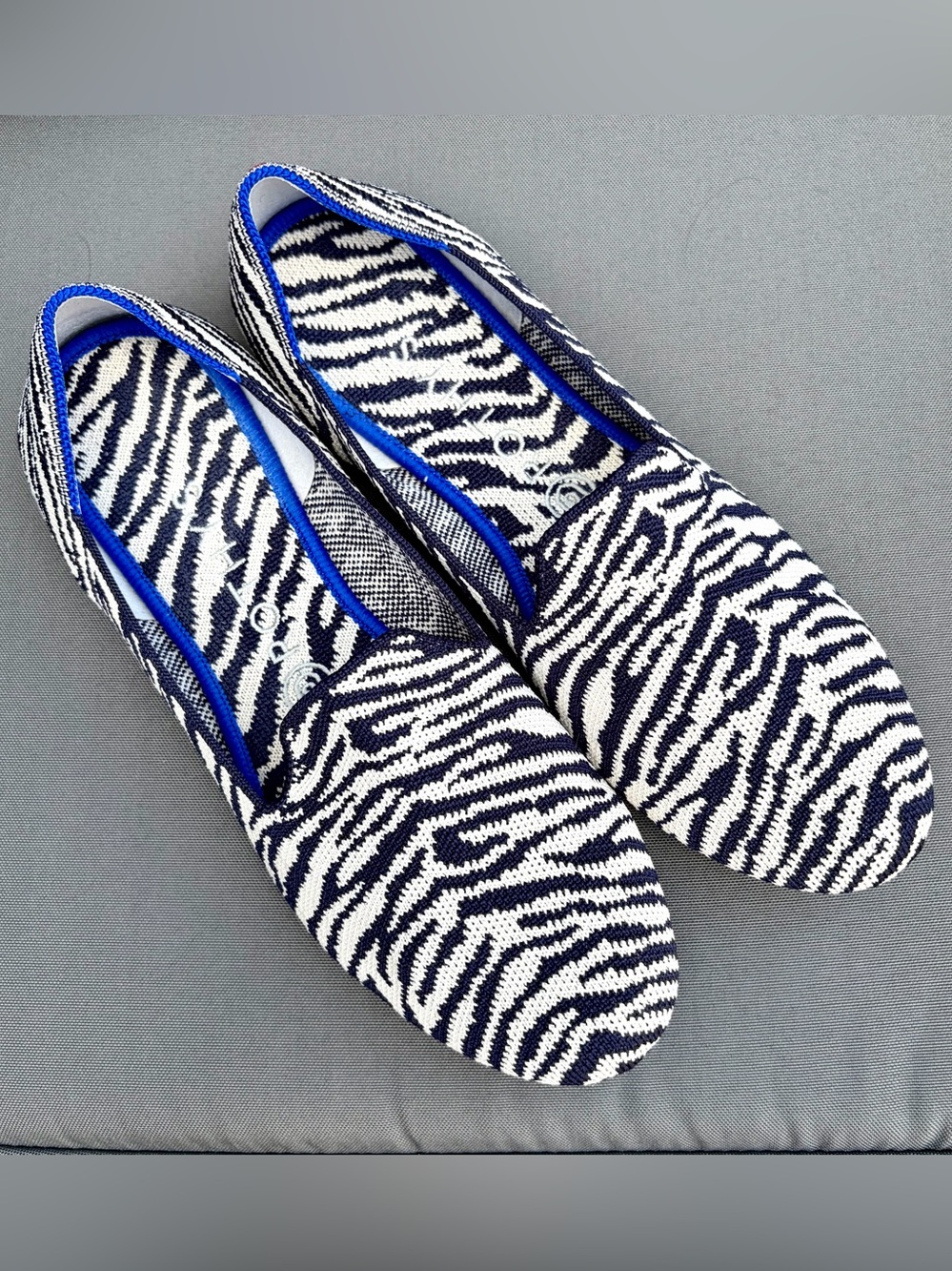 Rothys Retired Navy Blue Zebra Stripe Loafers Sz 9 Ballet Flats EUC